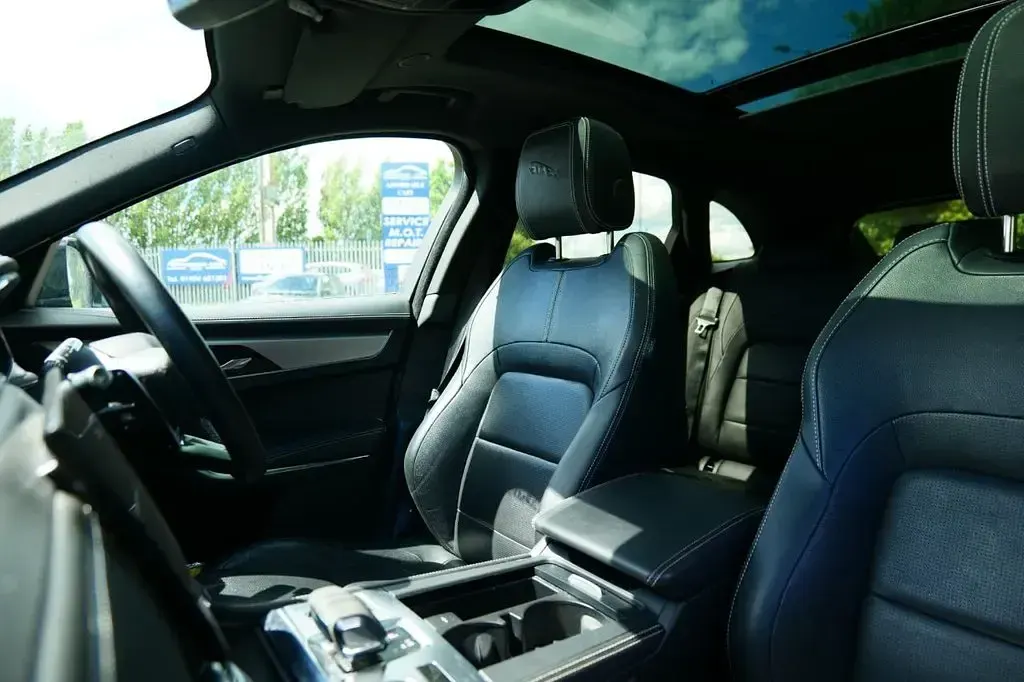 Used Jaguar F-Pace R-Dynamic 404 HP (297 kW) 2022 Black SUV