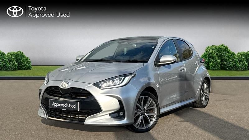 Used Toyota Yaris Hybrid 116 HP (85 kW) 2024 Silver metallic Hatchback