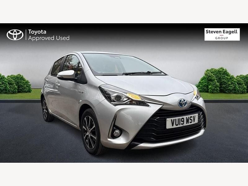 Silver Used 2019 Toyota Yaris Hybrid Hatchback | £12,079 (Good price) - Image 1/3