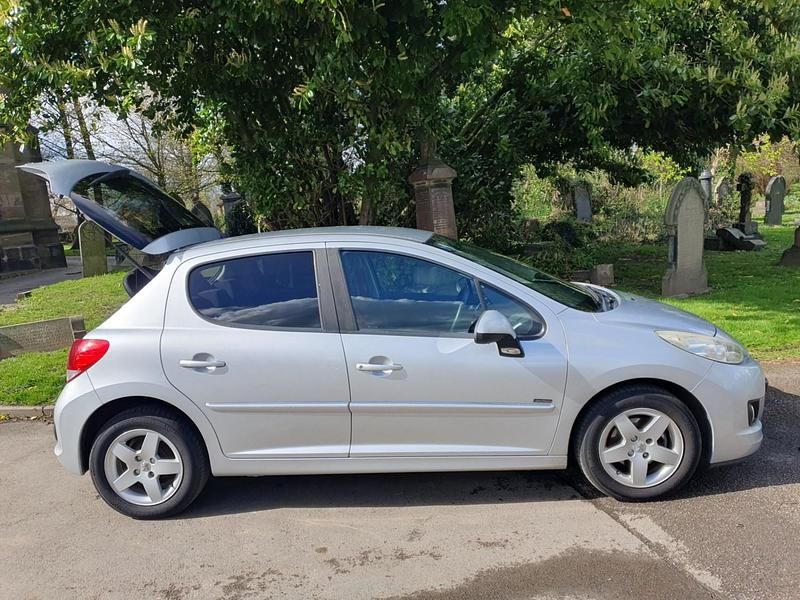Begagnad Peugeot 207 Sportium 2012 Silver Halvkombi