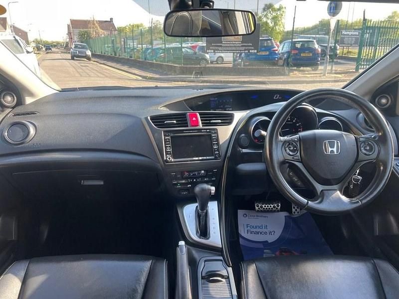 Begagnad Honda Civic EX 142 HK (104 kW) 2014 Gul Halvkombi
