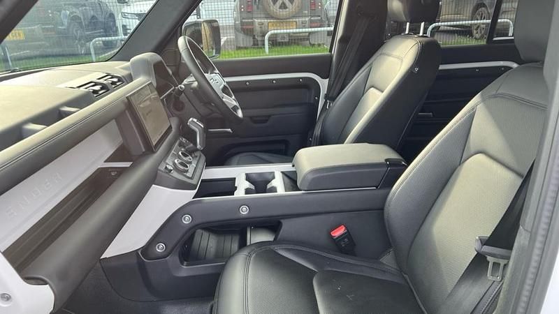 Used Land Rover Defender S 249 HP (183 kW) 2025 Solid  fuji white SUV