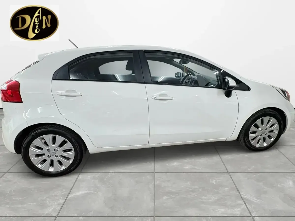 Used Kia Rio 85 HP (62 kW) 2013 White Hatchback