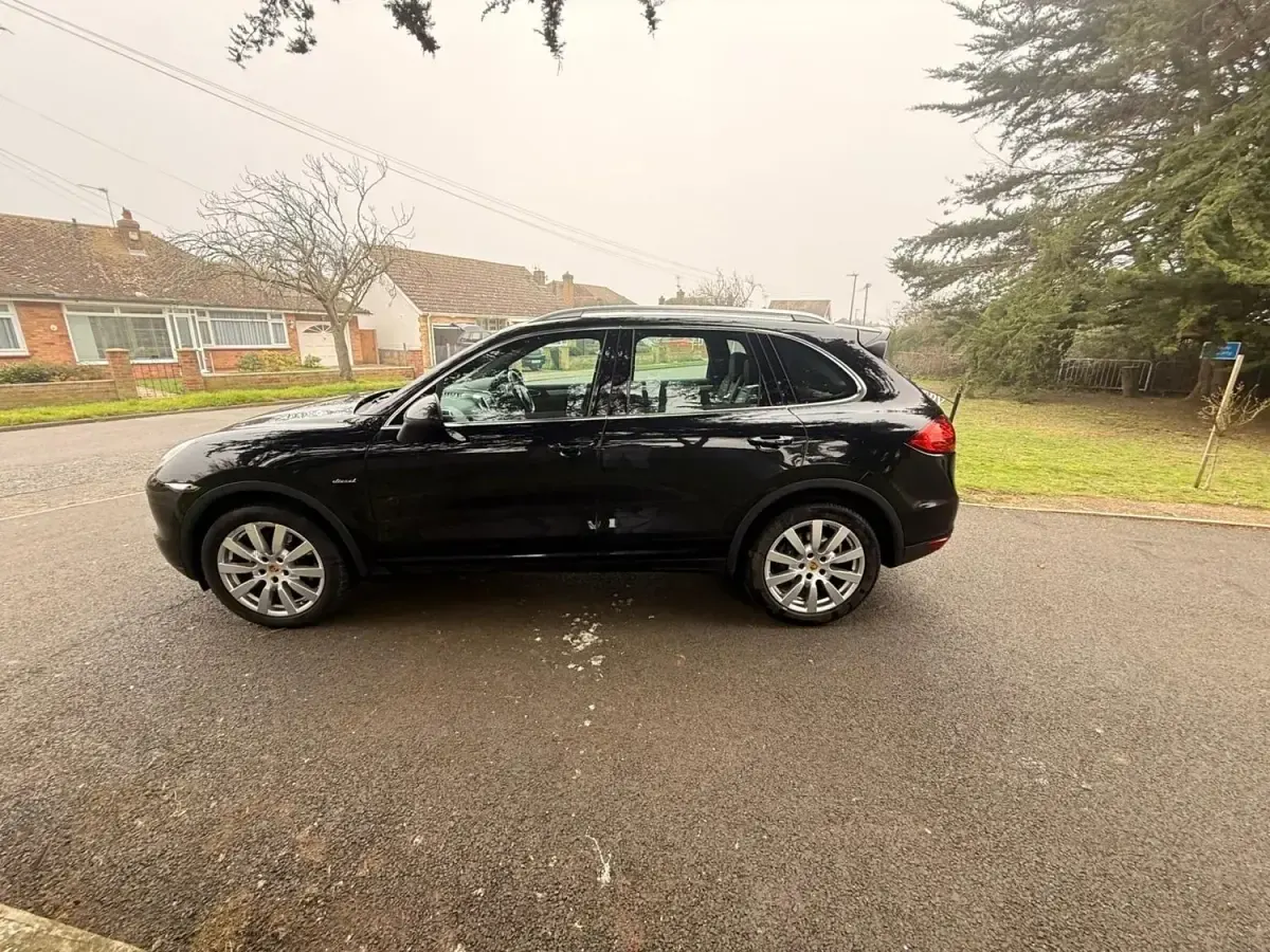 Usado Porsche Cayenne 245 HP (180 kW) 2012 Preto SUV