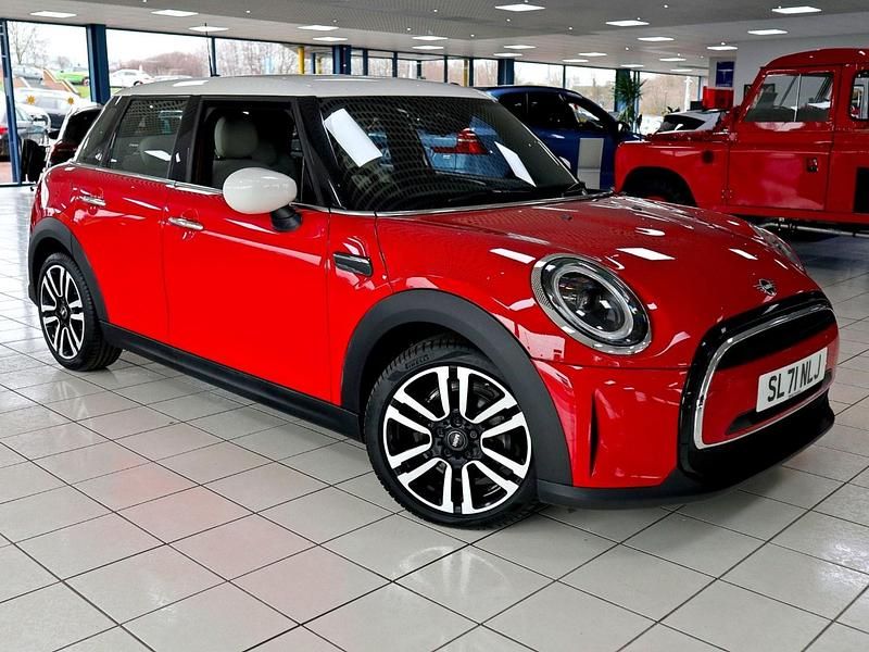 Chili red Used 2021 Mini Cooper Exclusive Hatchback | £17,689 (A bit pricey) - Image 1/4