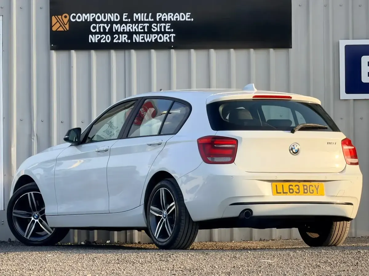 Used BMW 116 Sport Line 2013 White Hatchback