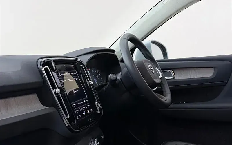 Usado Volvo XC40 Inscription 163 HP (119 kW) 2021 Prateado SUV