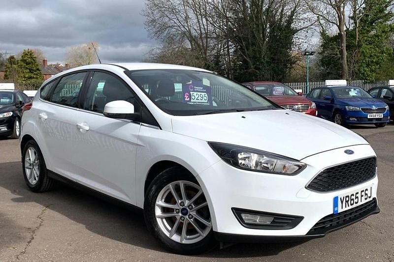 Used Ford Focus Zetec 2015 White Hatchback