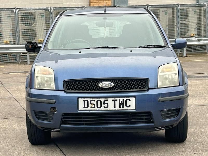 Used Ford Fusion 2005 Blue Hatchback