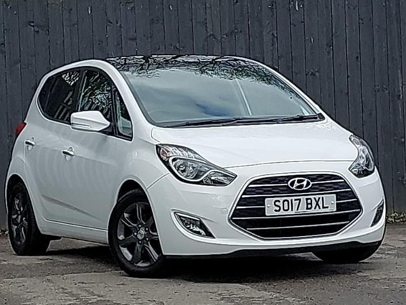 Used Hyundai ix20 Premium 90 HP (66 kW) 2017 White Hatchback