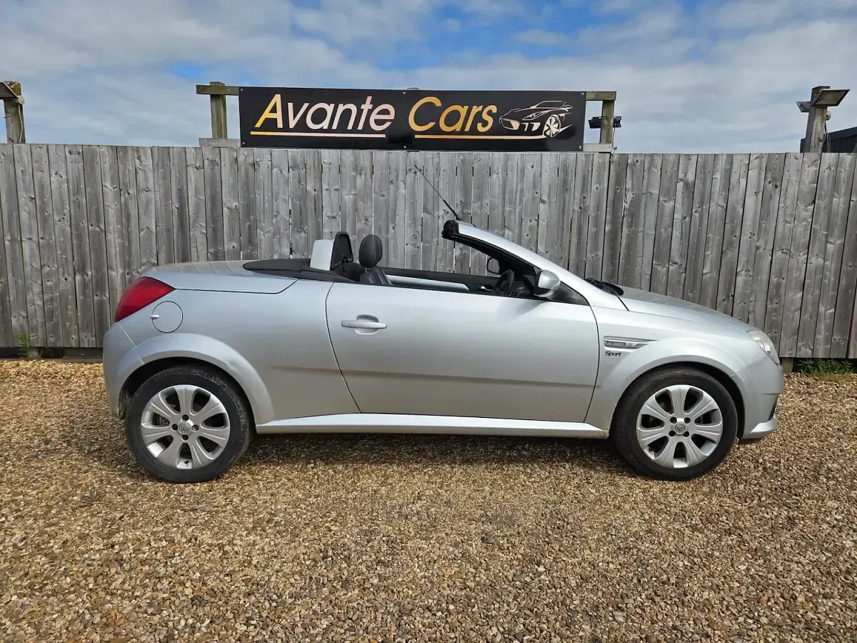 Used Vauxhall Tigra 90 HP (66 kW) 2009 Black Cabriolet