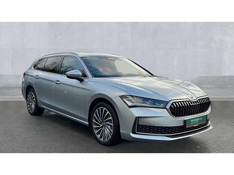Used Skoda Superb LAURIN & KLEMENT 193 HP (141 kW) 2025 Pebble silver metallic Estate