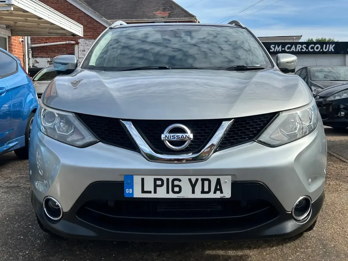 Used Nissan Qashqai Tekna 115 HP (84 kW) 2016 Silver SUV