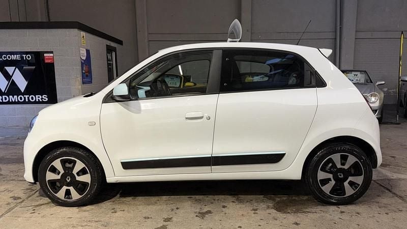 Used Renault Twingo Play 70 HP (51 kW) 2015 White Hatchback