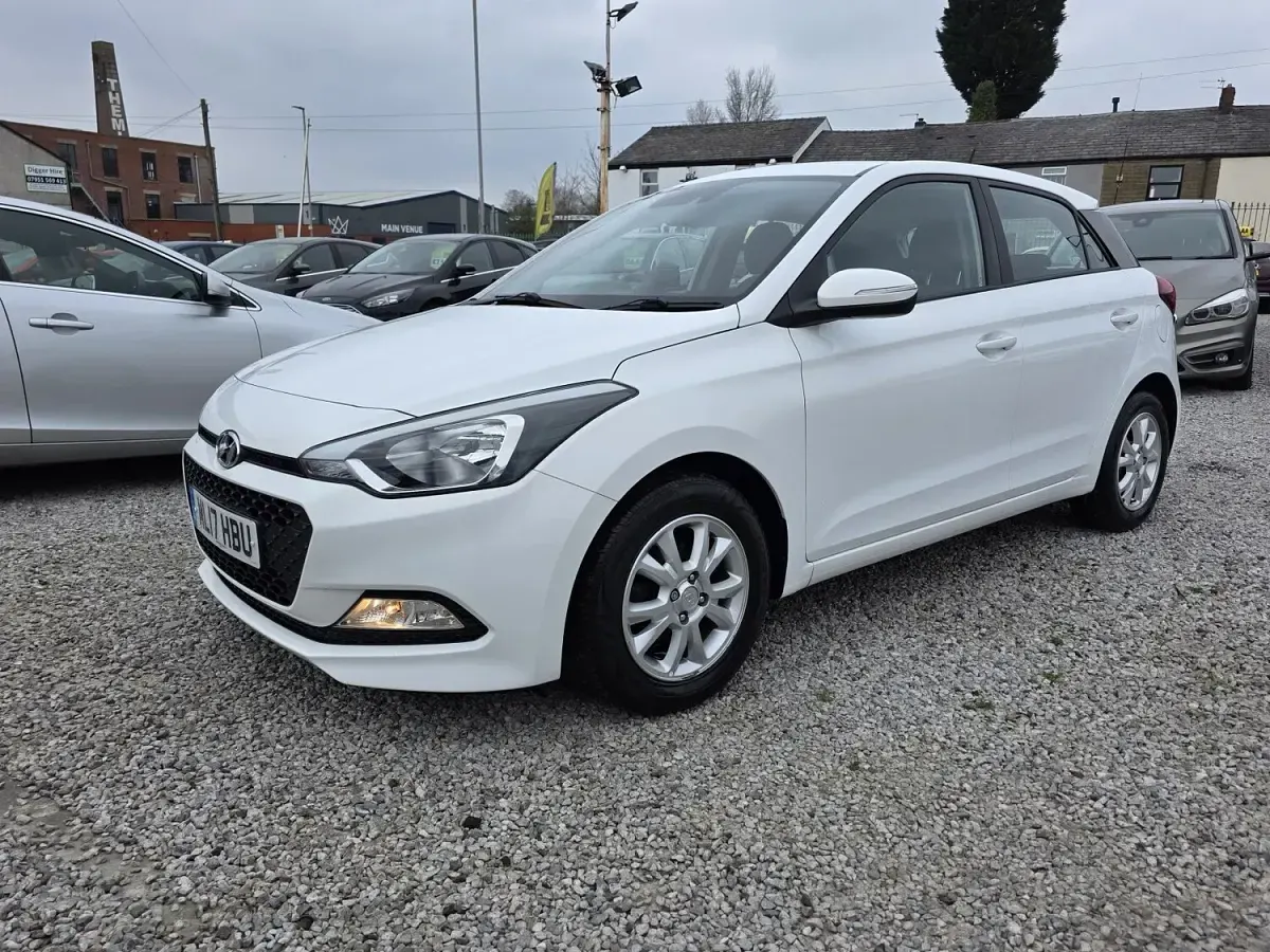 Used Hyundai i20 SE 84 HP (61 kW) 2017 White Hatchback