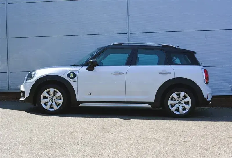 Used Mini Cooper Countryman Classic 224 HP (164 kW) 2020 Light white SUV