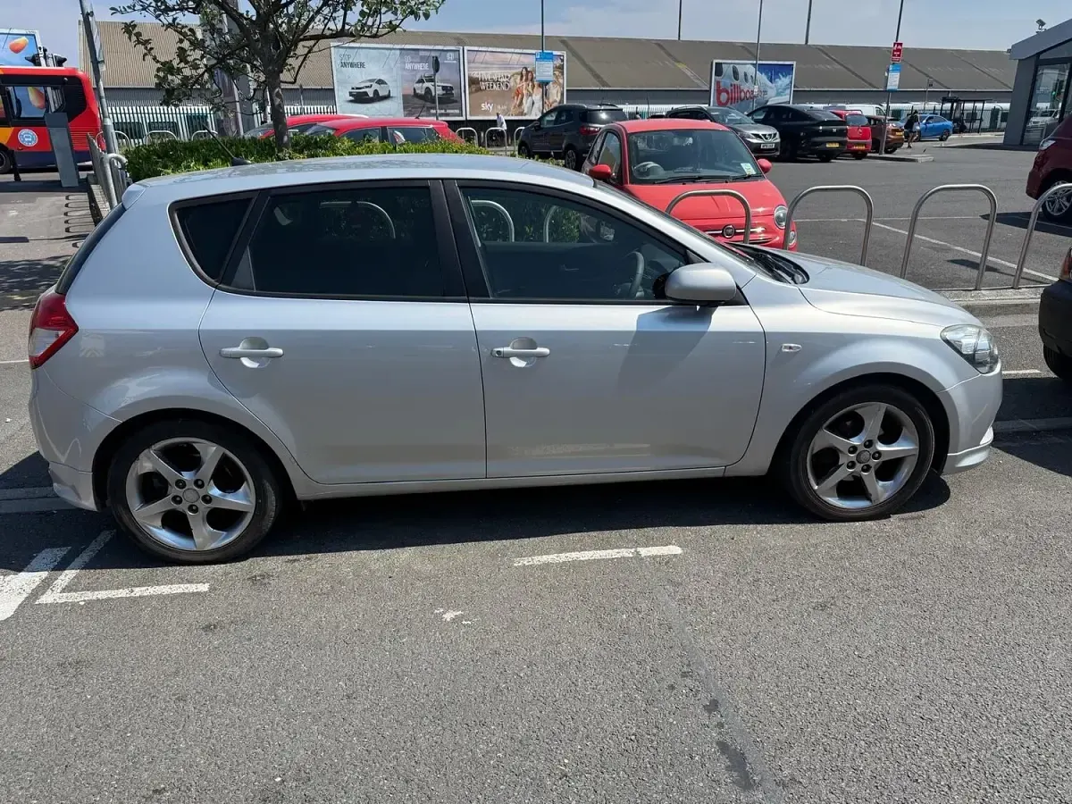 Used Kia Ceed 126 HP (92 kW) 2011 Silver Hatchback