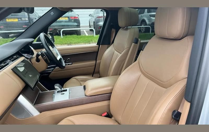 Used Land Rover Range Rover SE 344 HP (253 kW) 2024 Silver SUV