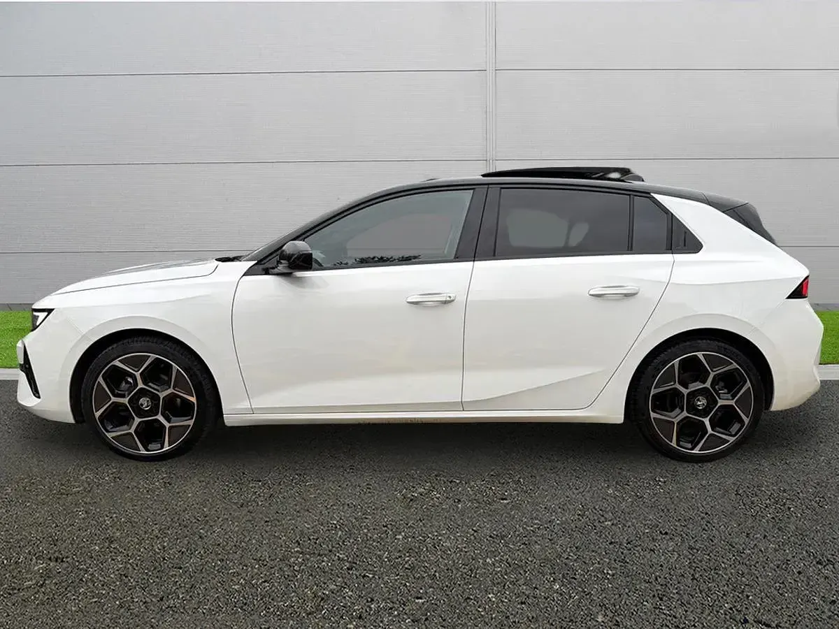 Used Vauxhall Astra Ultimate 130 HP (95 kW) 2025 White Hatchback
