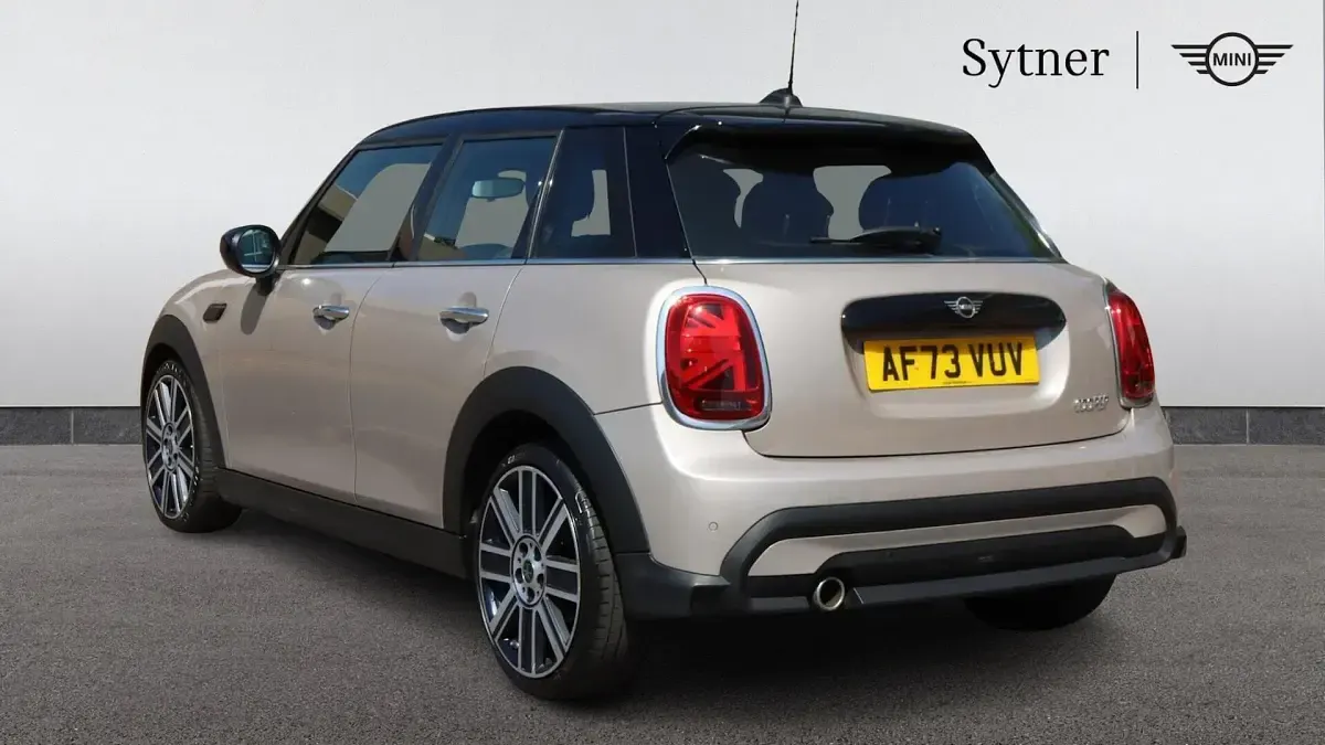 Używany Mini Cooper Exclusive 134 KM (98 kW) 2023 Szary Hatchback