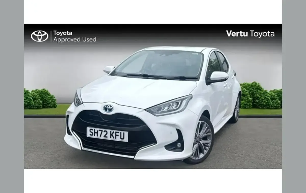 Used Toyota Yaris 116 HP (85 kW) 2022 White Hatchback