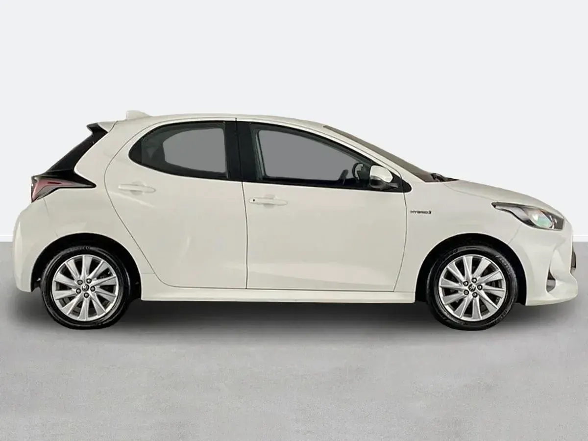 Used Toyota Yaris 116 HP (85 kW) 2021 White Hatchback