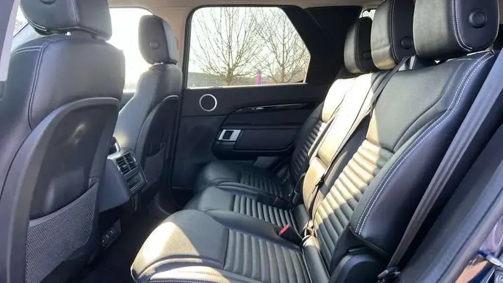 Used Land Rover Discovery 5 S 300 HP (220 kW) 2022 Blue SUV