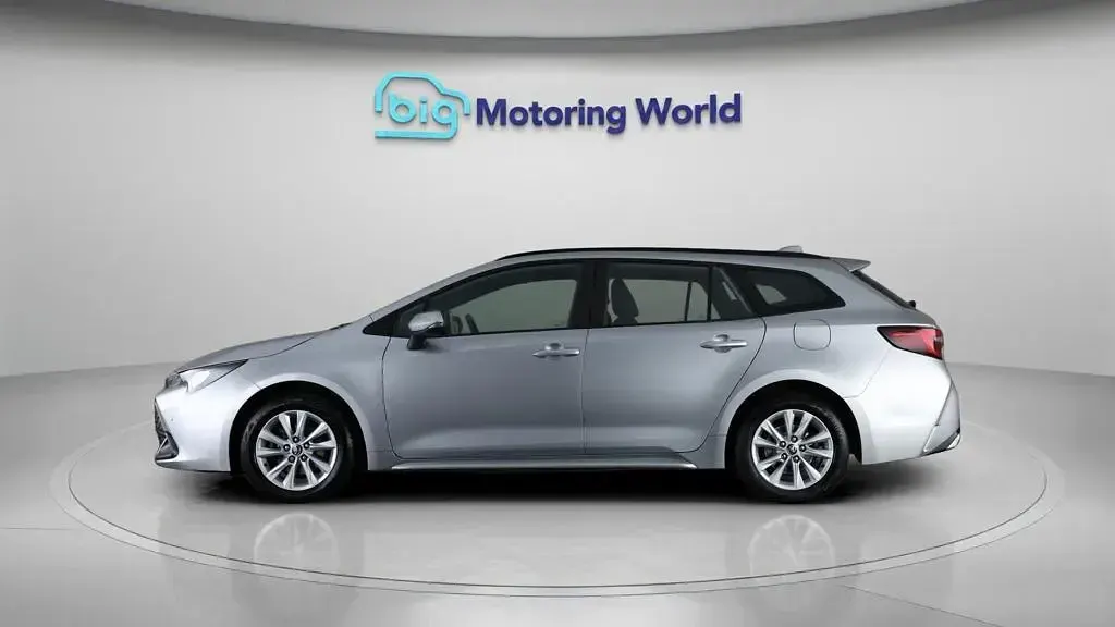 Used Toyota Corolla 140 HP (102 kW) 2023 Silver Estate