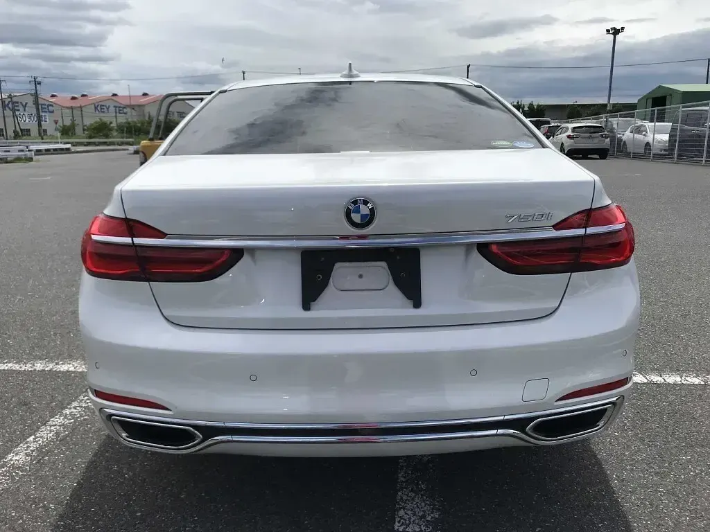 Used BMW 750 Exclusive 2018 White Sedan