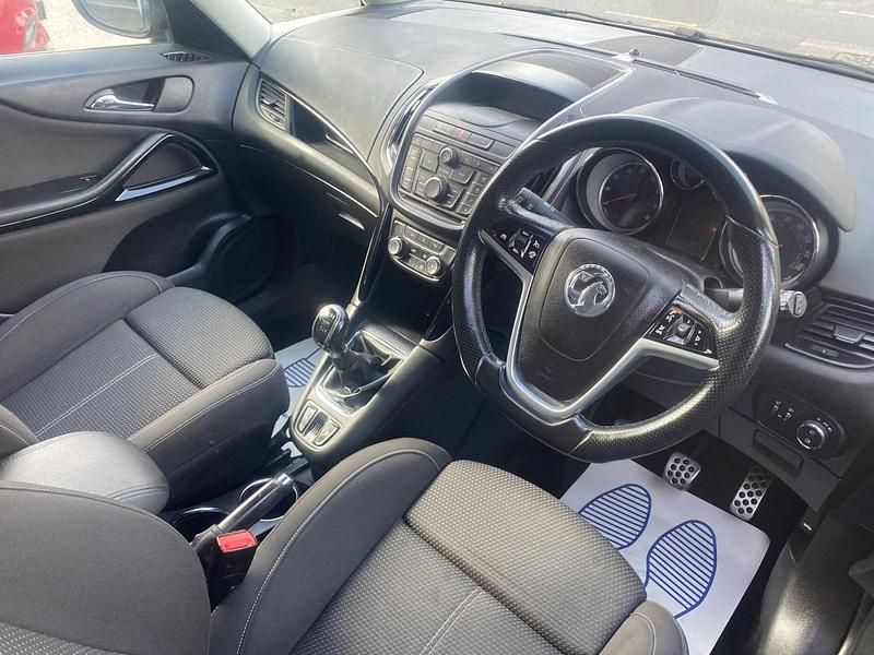 Used Vauxhall Zafira SRi 140 HP (102 kW) 2015 Black MPV