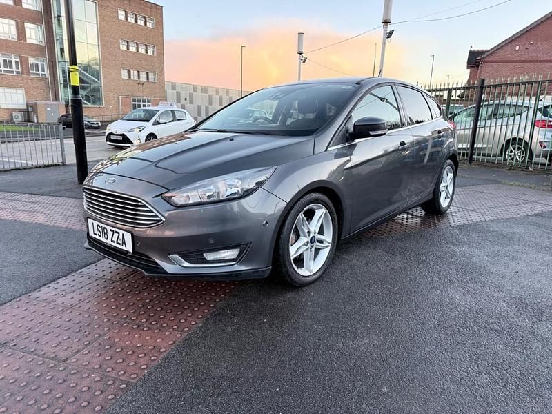 Used Ford Focus Titanium 125 HP (91 kW) 2018 Grey Hatchback