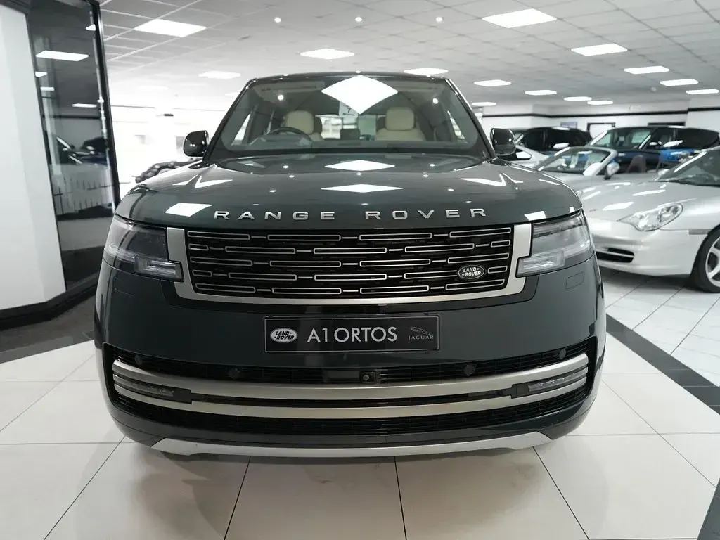 Used Land Rover Range Rover SE 300 HP (220 kW) 2023 Green SUV