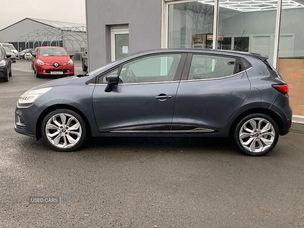 Used Renault Clio IV Signature 2017 Grey Hatchback