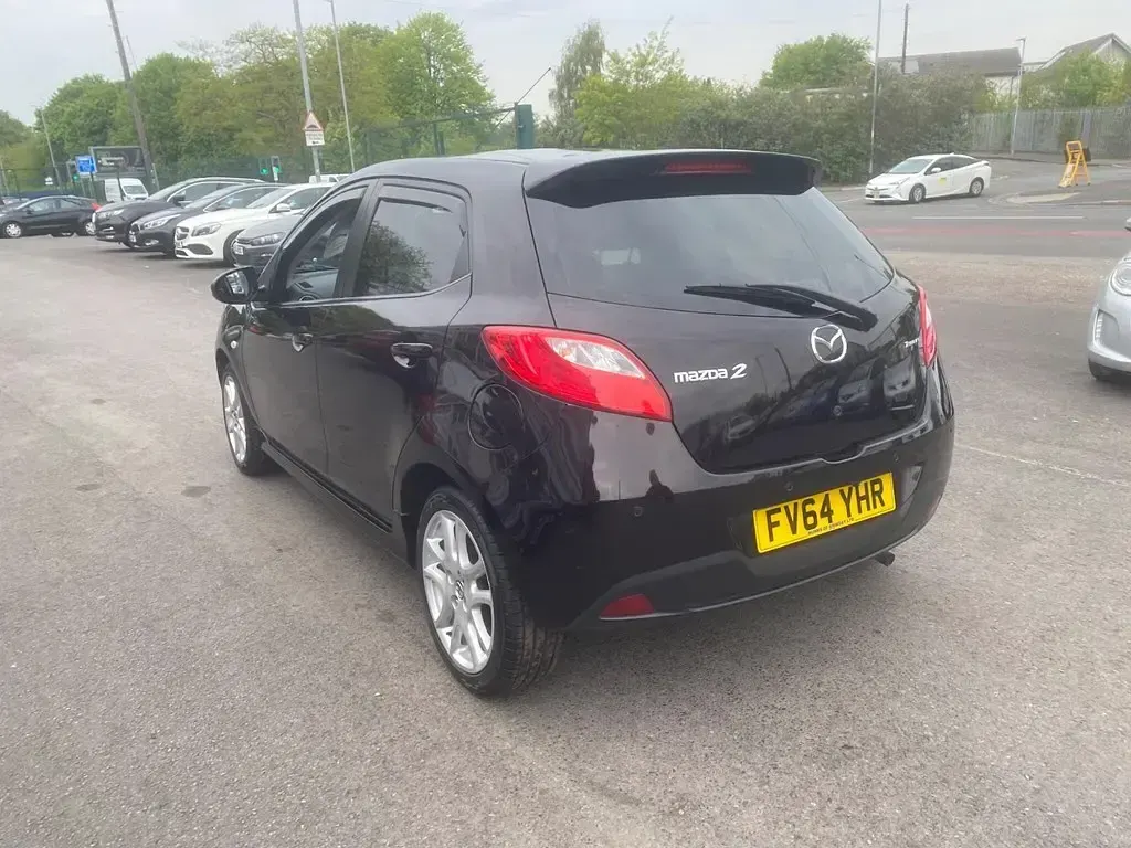 Begagnad Mazda 2 84 HK (61 kW) 2015 Röd Halvkombi