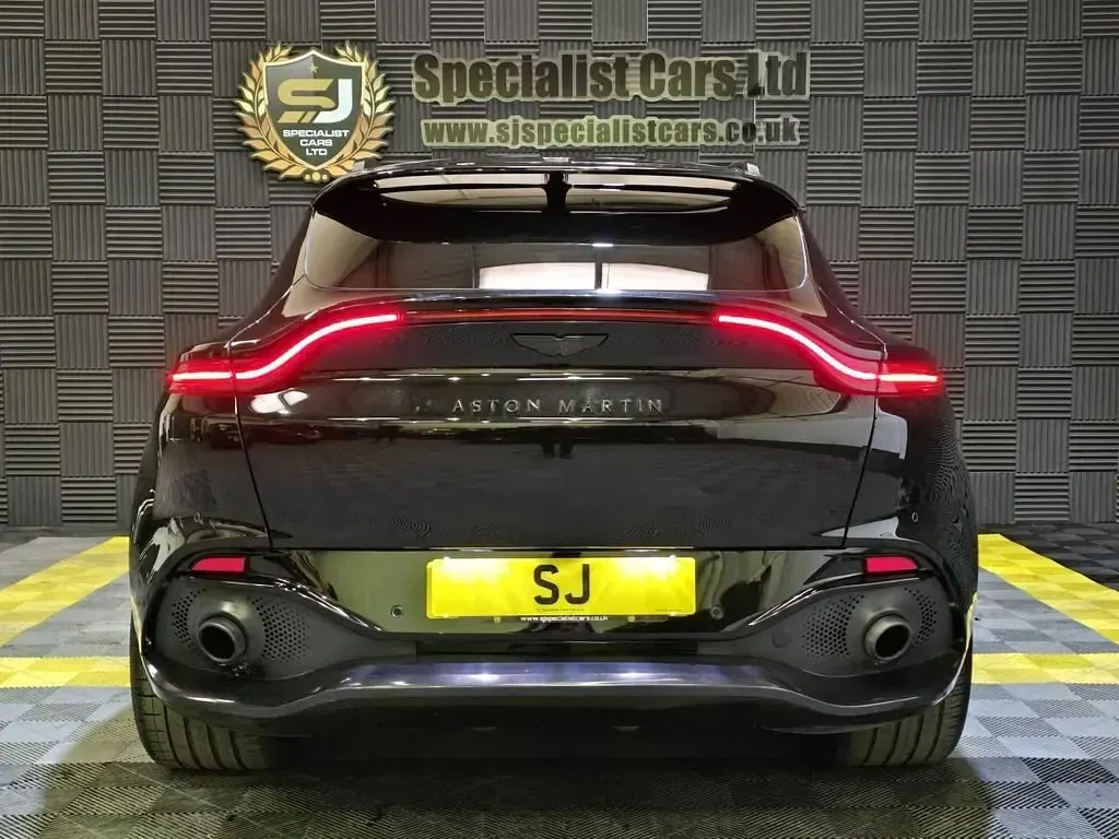 Used Aston Martin DBX 550 HP (404 kW) 2020 Black SUV