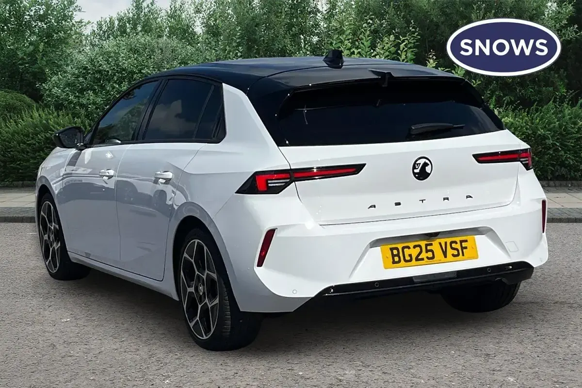 Used Vauxhall Astra Ultimate 130 HP (95 kW) 2025 White Hatchback
