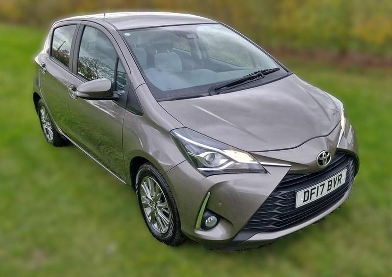 Used Toyota Yaris 111 HP (81 kW) 2017 Bronze Hatchback