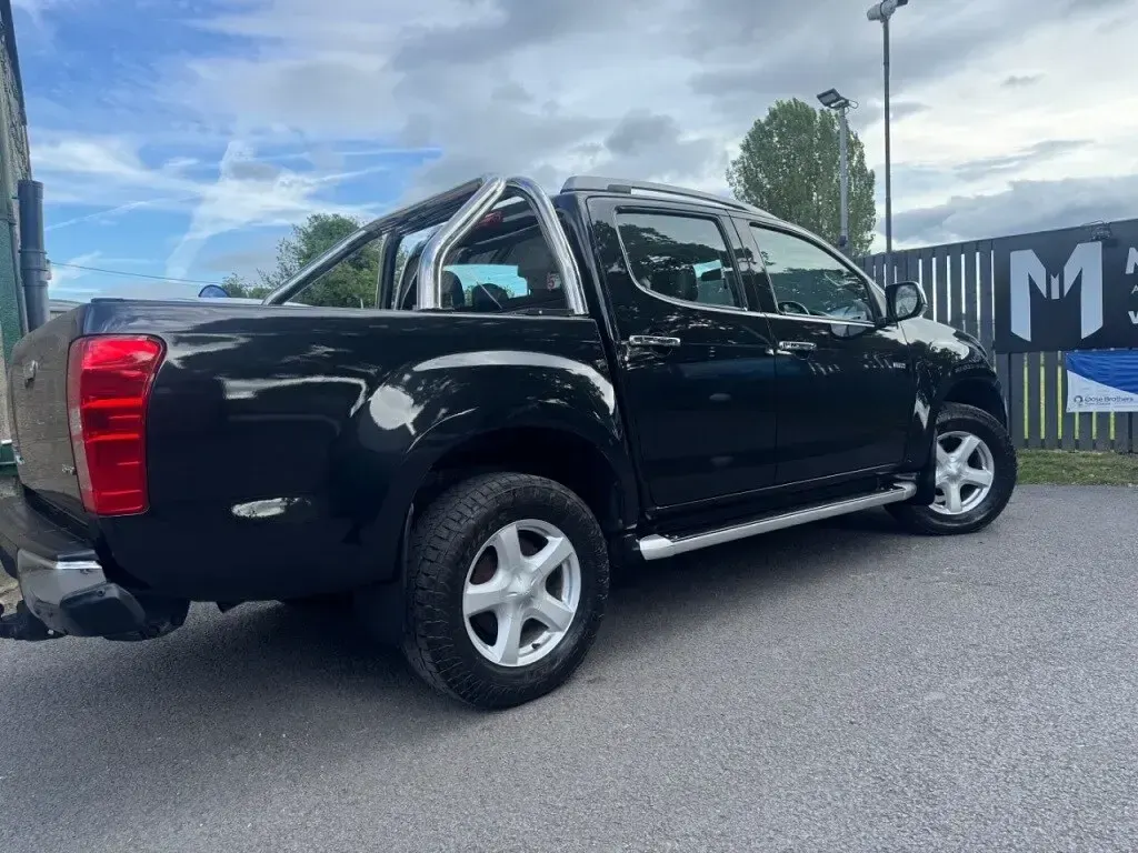 Used Isuzu D-Max 2014 Black Pickup