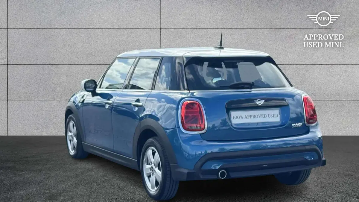 Used Mini Cooper Classic 134 HP (98 kW) 2023 Blue Hatchback