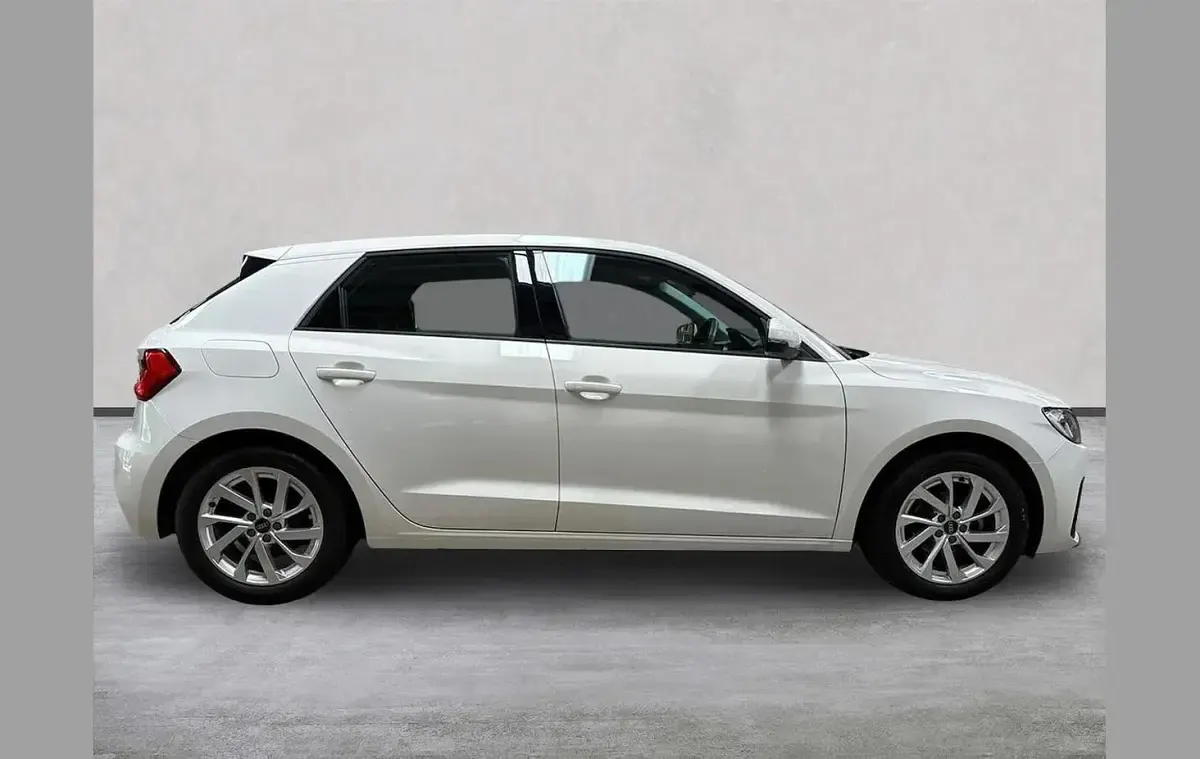 Używany Audi A1 Sport 95 KM (69 kW) 2024 Biały SUV