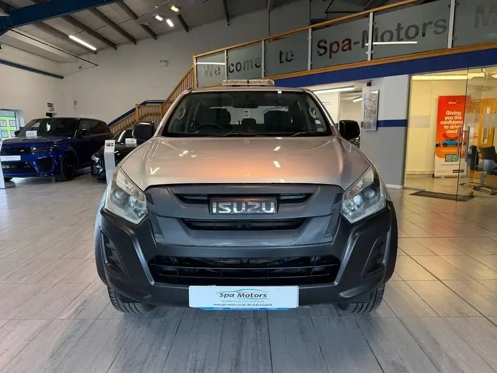 Używany Isuzu Pick up 164 KM (120 kW) 2019 Srebrny Pickup
