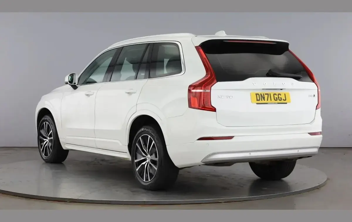 Used Volvo XC90 Momentum 235 HP (172 kW) 2021 White SUV