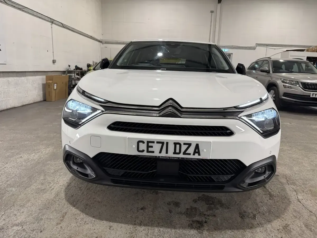 Used Citroën e-C4 Shine 100 kW (136 HP) 2021 White Hatchback