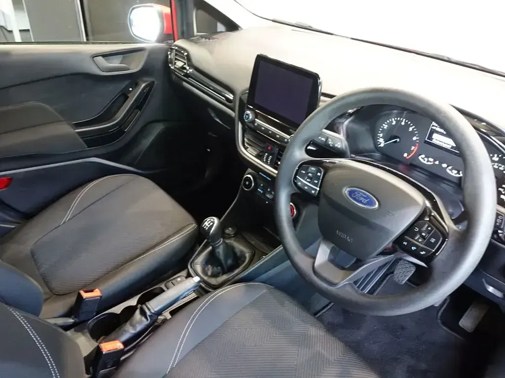 Begagnad Ford Fiesta Trend 75 HK (55 kW) 2022 Röd Halvkombi