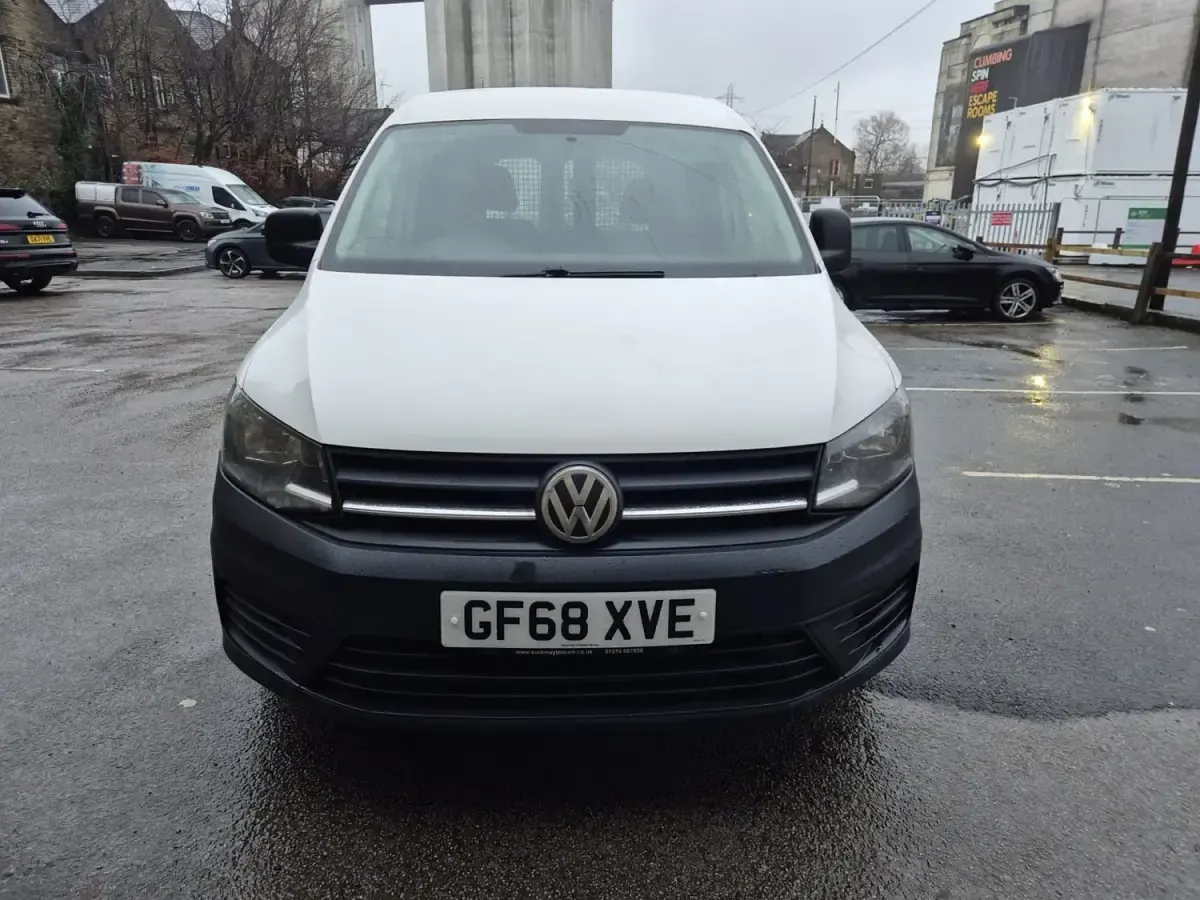 Usado VW Caddy Startline 102 HP (75 kW) 2018 Branco Monovolume