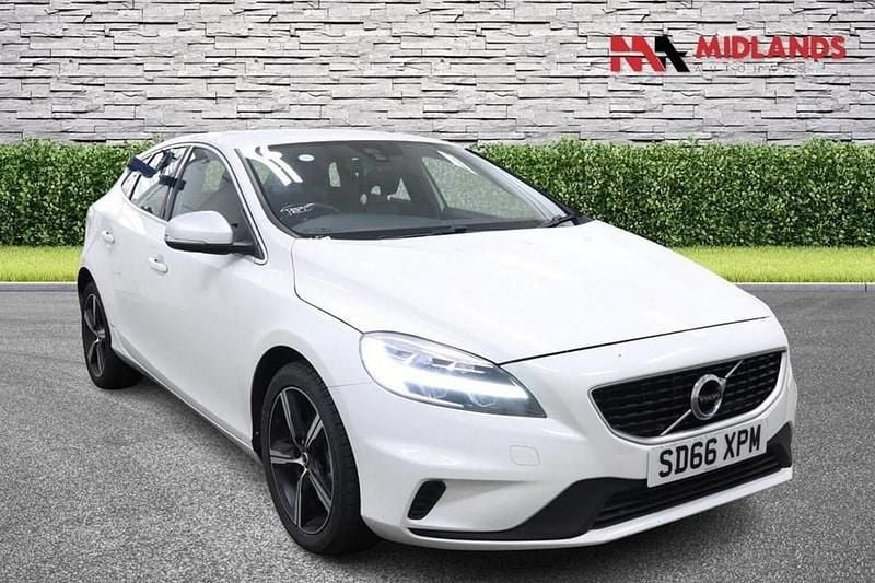 Used Volvo V40 R-Design 120 HP (88 kW) 2016 White Hatchback