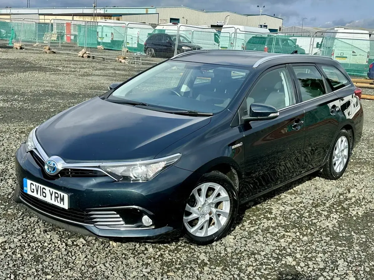 Used Toyota Auris Hybrid Business Edition 2016 Grey Estate