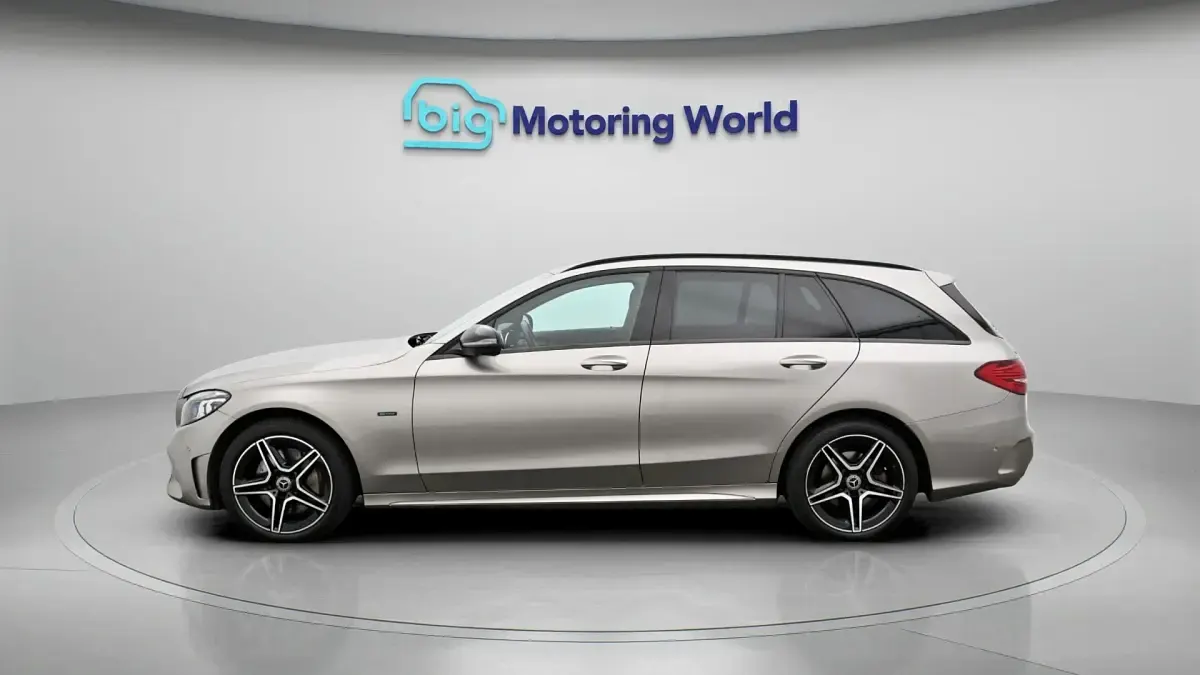 Usado Mercedes C300e AMG line 320 HP (235 kW) 2021 Prateado Carrinha