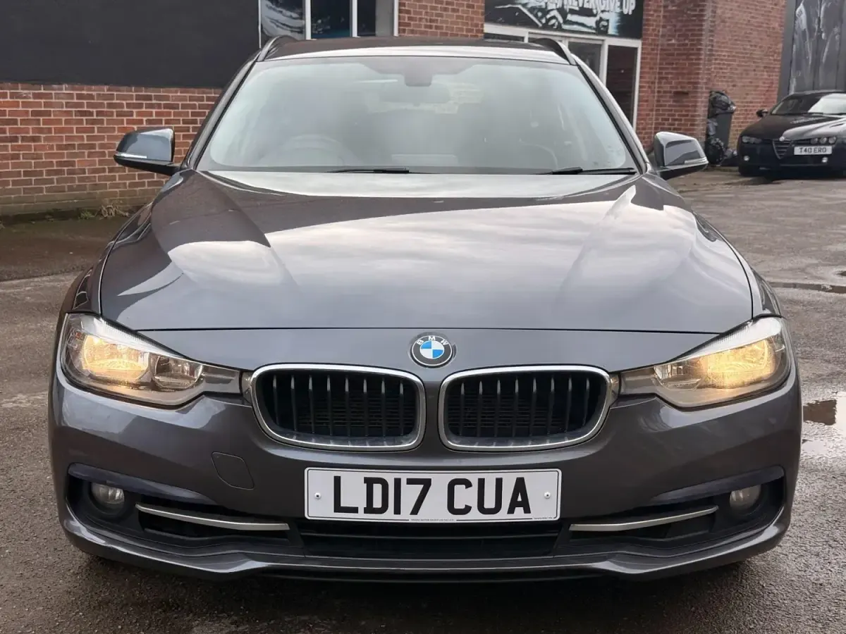 Begagnad BMW 318 Sport Line 2017 Grå Kombi