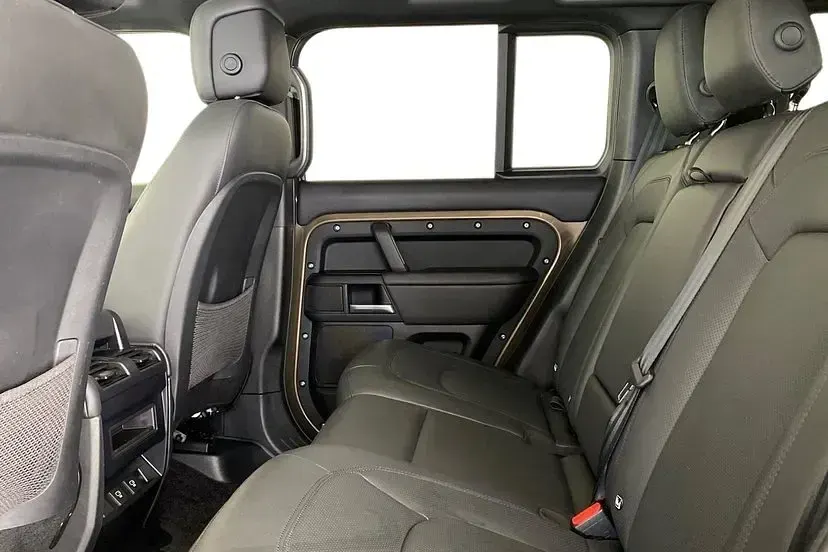 Used Land Rover Defender HSE Dynamic 250 HP (183 kW) 2025 Gondwana stone SUV
